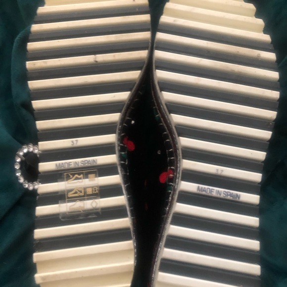 MARC JACOBS CHERRY PLATFORM MARYJANES - Picture 5 of 5